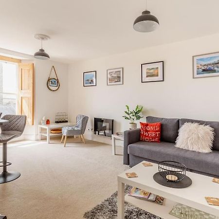 Modern Flat With Island Views In Heart Of テンビー エクステリア 写真