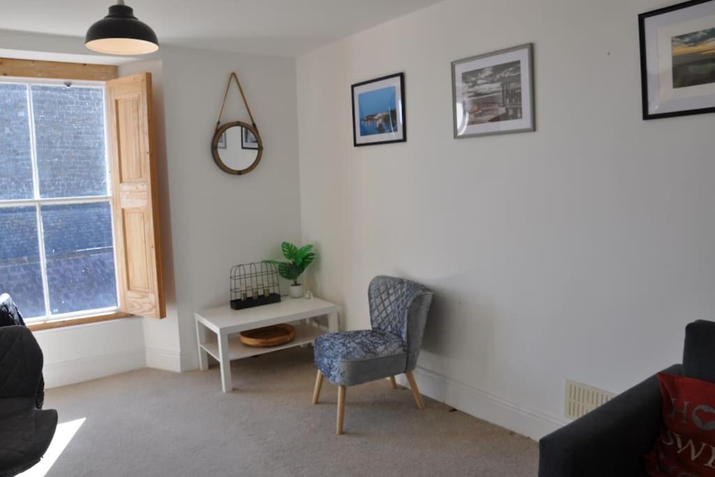 Modern Flat With Island Views In Heart Of テンビー エクステリア 写真