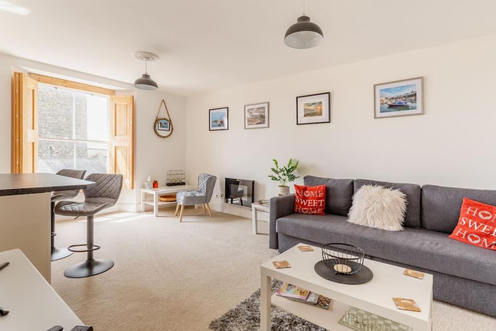Modern Flat With Island Views In Heart Of テンビー エクステリア 写真