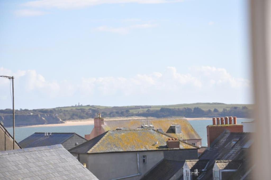 Modern Flat With Island Views In Heart Of テンビー エクステリア 写真