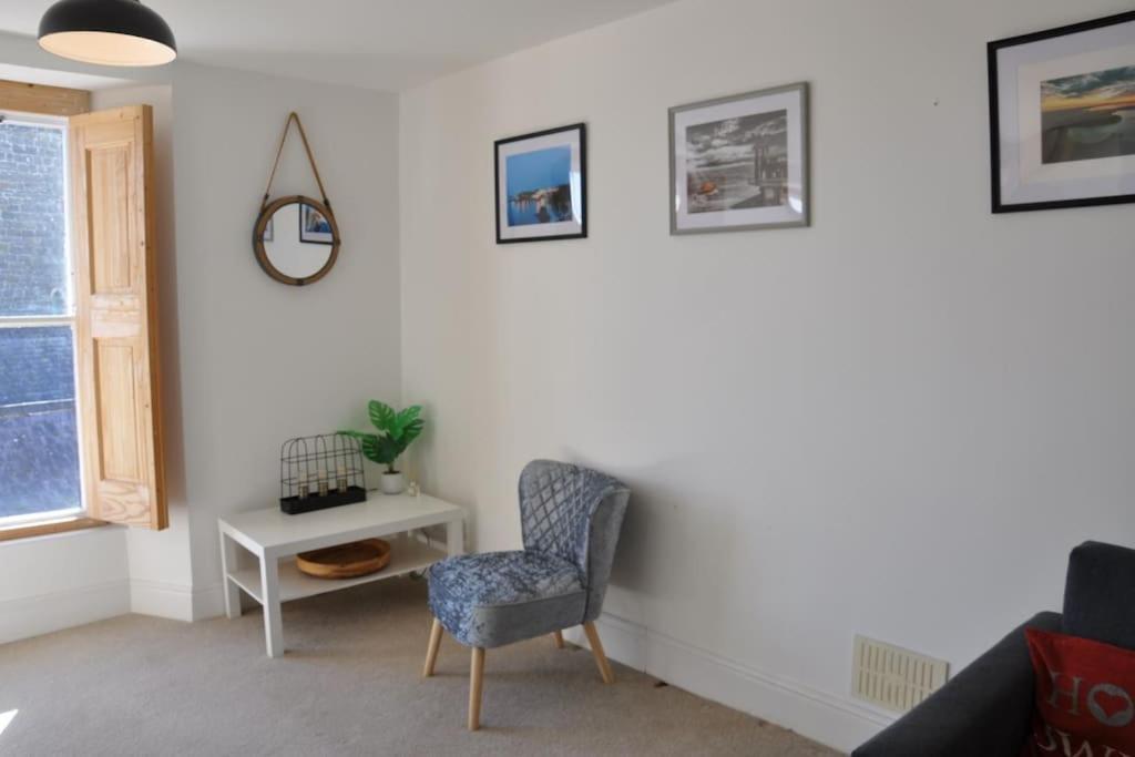 Modern Flat With Island Views In Heart Of テンビー エクステリア 写真