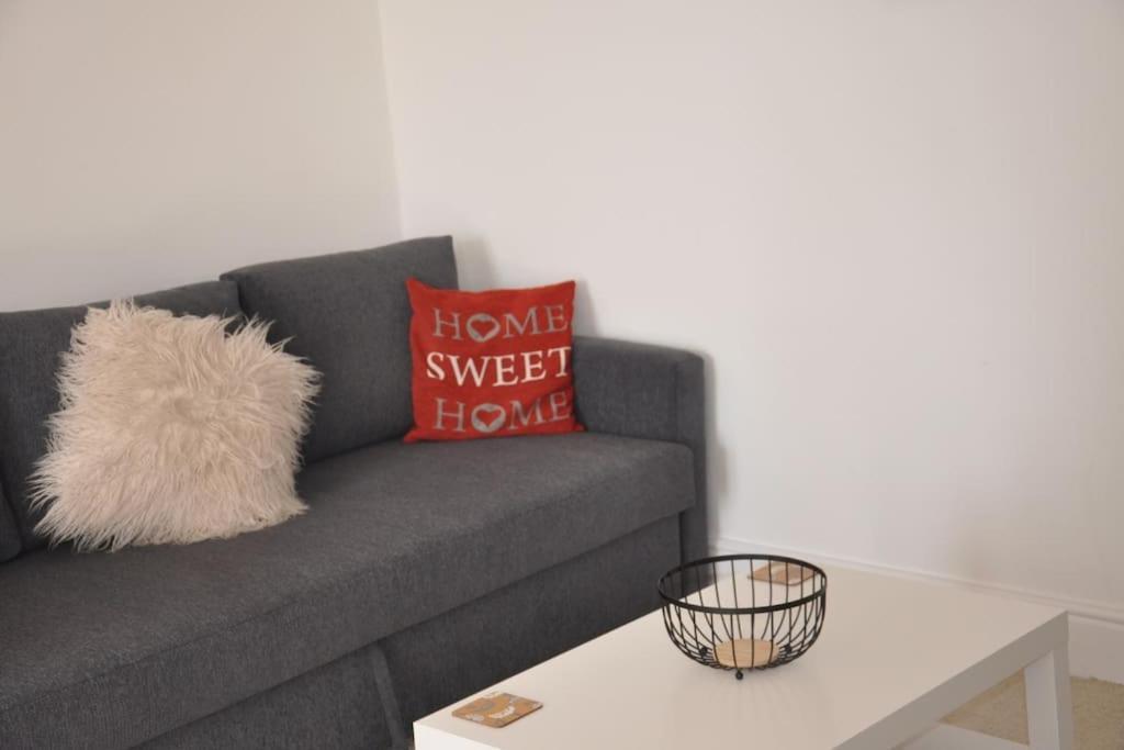 Modern Flat With Island Views In Heart Of テンビー エクステリア 写真